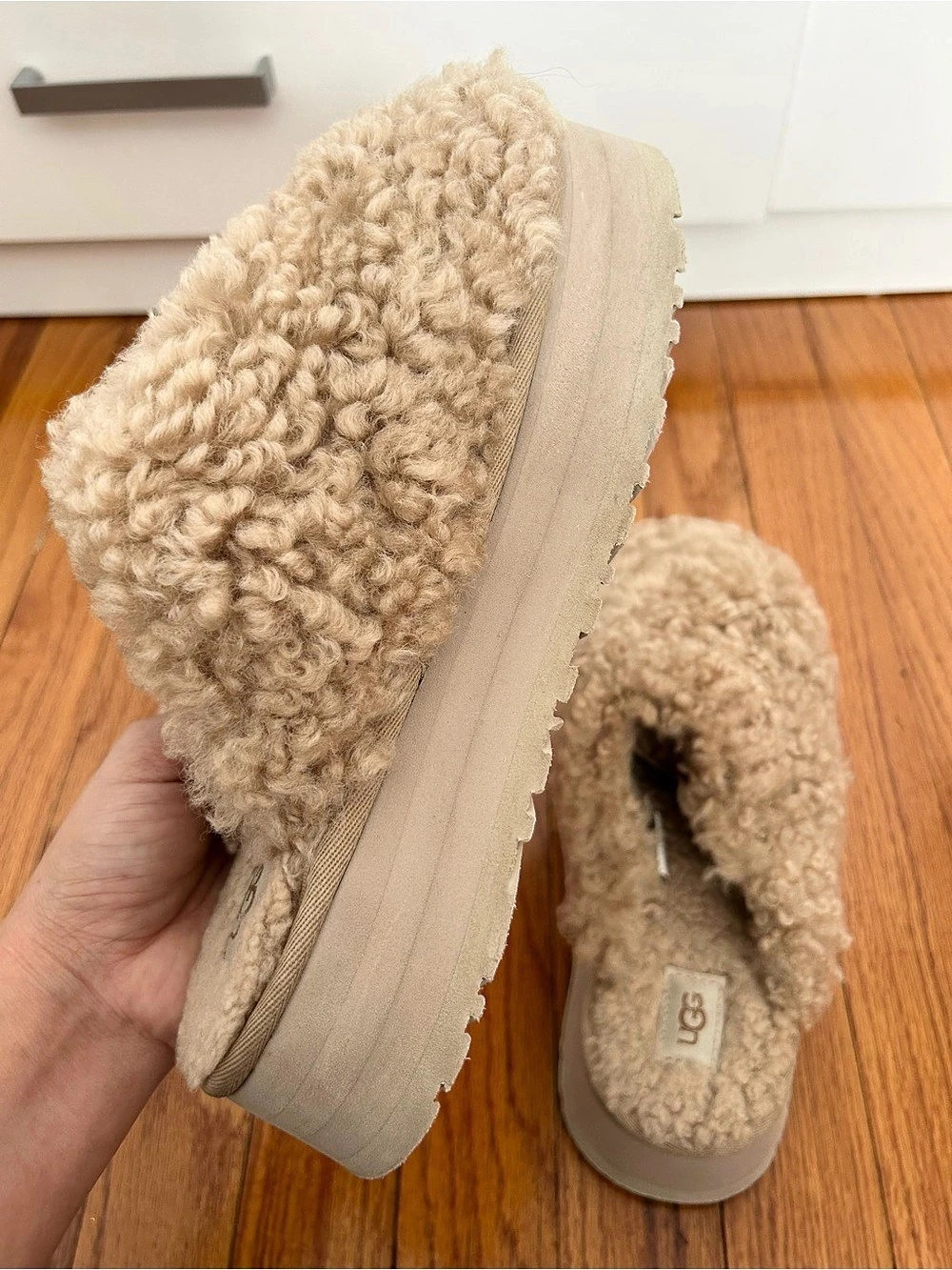 UGG Maxi Curly Platform Cozy Size W7